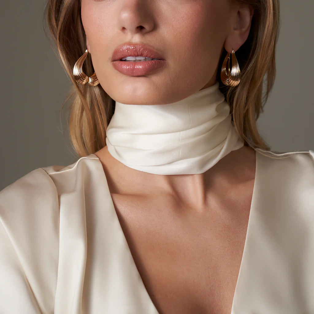 Exaggerated Peach Heart-shaped Earrings - Niza Noir